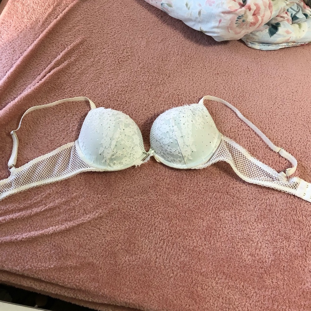 Victoria’s Secret Dream Angels Push-up Bra — 38B